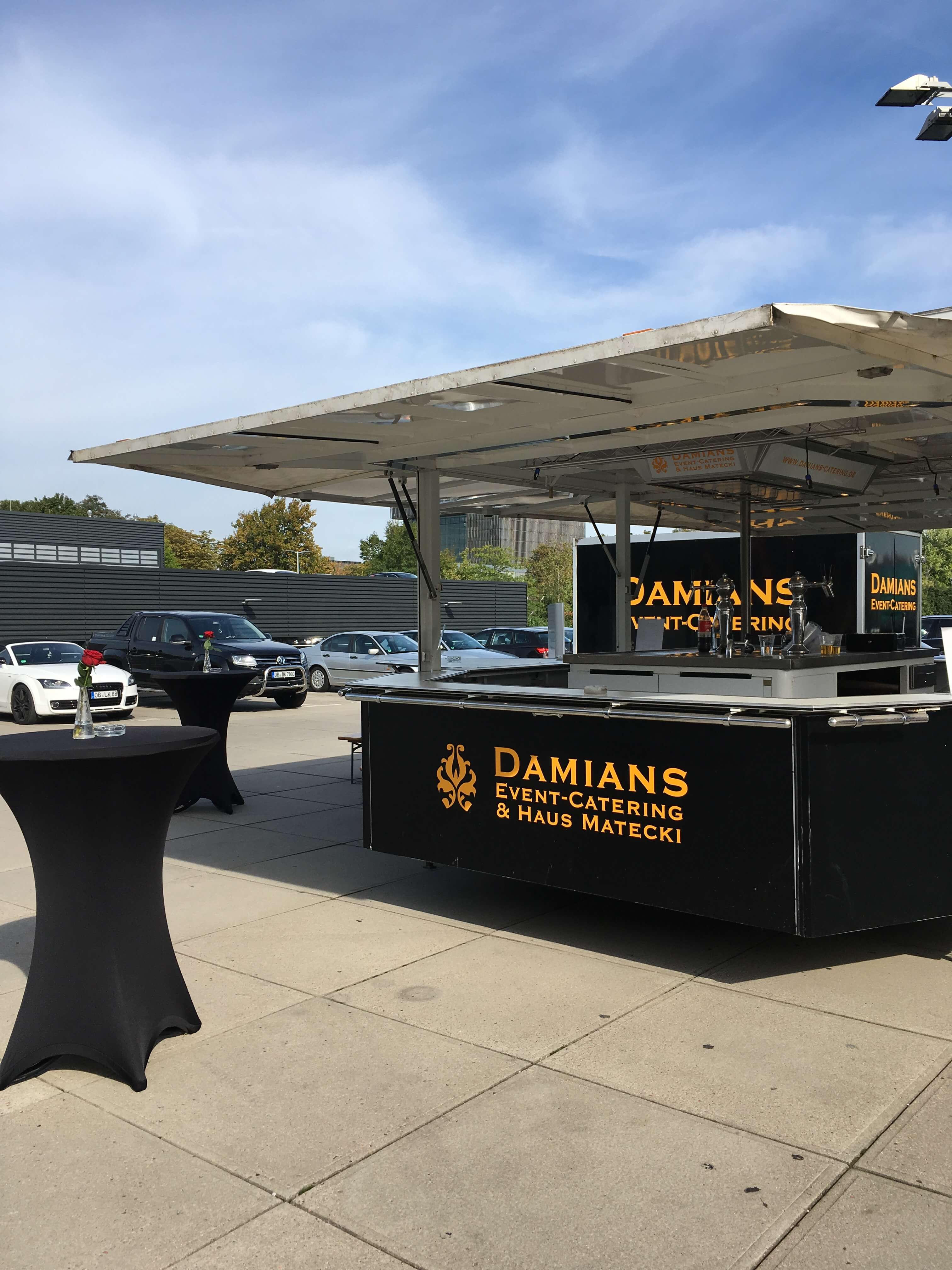 Gastraum mit Bar und Sitzpl&auml;tzen