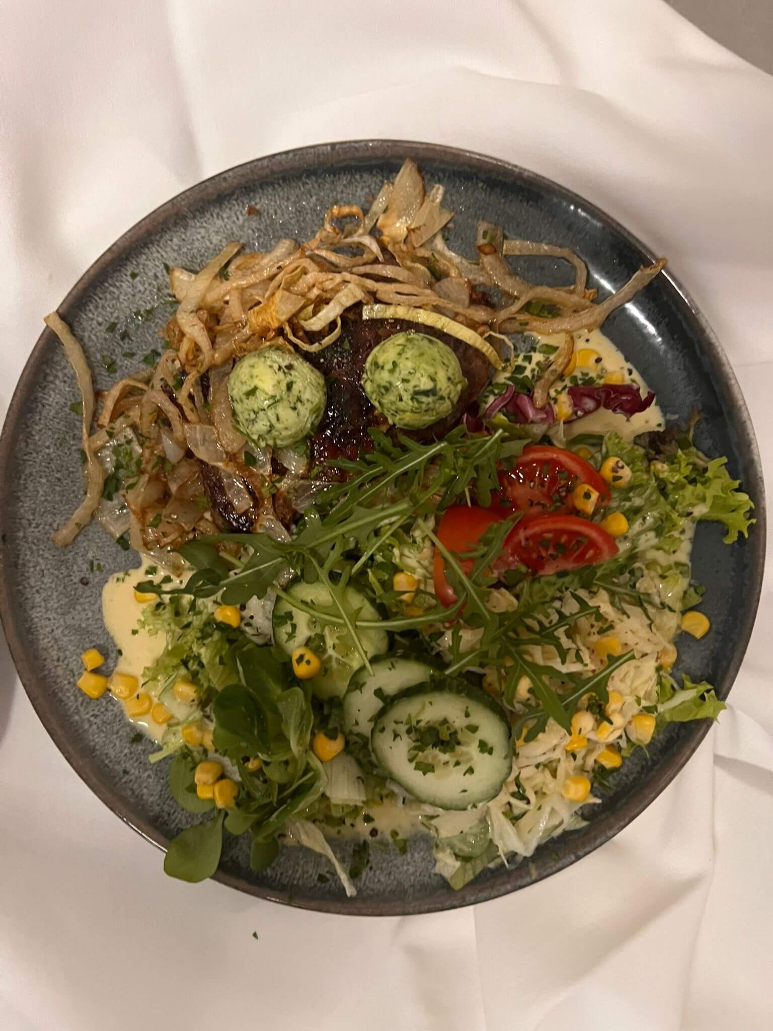 300 Gramm Rumpsteak mit Salat